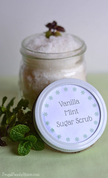 Looking for easy DIY crafts or DIY gifts? This Vanilla Mint Sugar Scrub is the perfect gift ideas! Plus you’ll love the free printables to go with it!