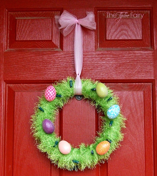 These 25 cheery Easter decorations are the perfect diy ideas for the mantle, table, around your home and even outdoors. You’ll find wreaths for your door, easy centerpieces for your table and much more. There’s even some crafts for kids. Whether you like vintage, rustic or have more elegant taste there’s something for everyone. Stop by and check them out!